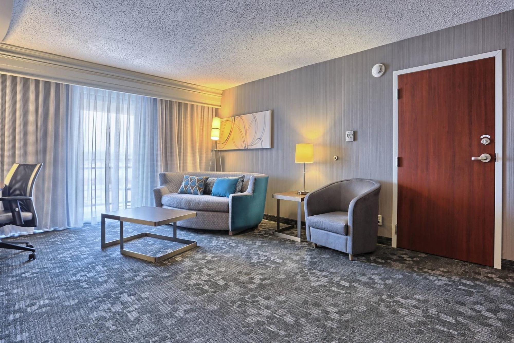 Courtyard By Marriott Harrisburg West/Меканіксберґ Екстер'єр фото